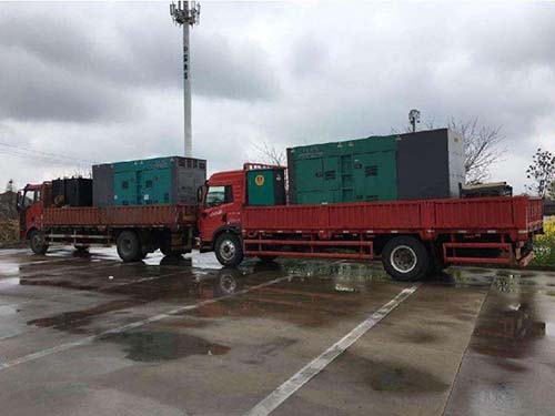 平泉涂抹密封胶后，需要等待多长时间才能安装水冷式机油散热器密封件？